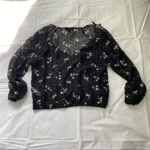 Dynamite Blouse - Picture 2 of 2